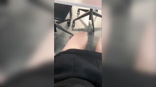 Dirigente italiana si masturba dopo la riunione