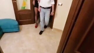 Ti presento mia moglie - La offre e la fa scopare mentre si sega