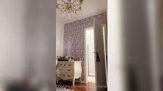 Emanuela mostra le tettone ai suoi fans NEW