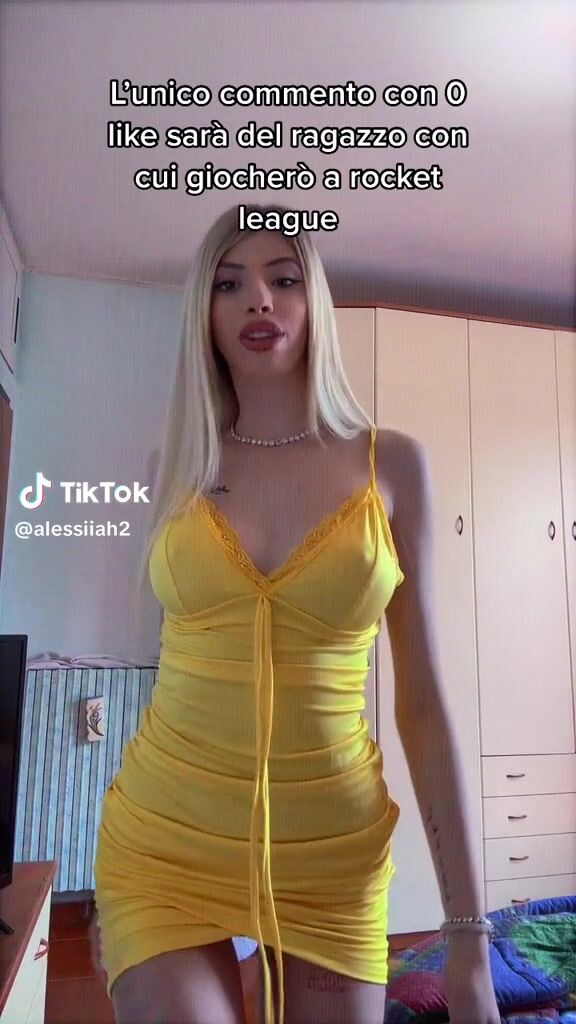 Bionda italiana fica Tiktok