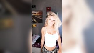 Biondina tettona fica