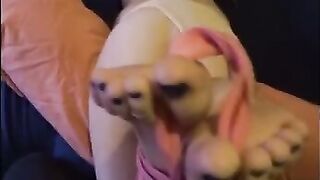 Mia moglie legata e scopata con sborra sui suoi piedi