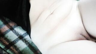 Mi spoglio in macchina mentre mio zio sta guidando