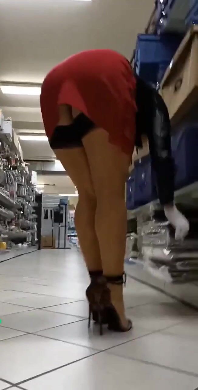 Shopping moglie italiana esibizionista upskirt