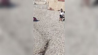 Spiaggia pubblica Trani Coppia esibizionista scopa in spiaggia