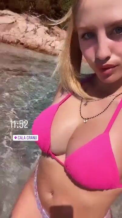 Bionda italiana fica bikini al mare IG