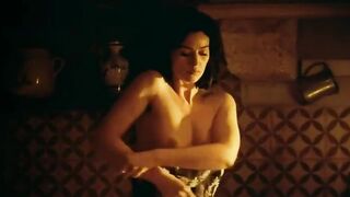 Monica Bellucci nuda