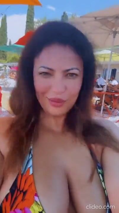 Fabiana Britto in spiaggia