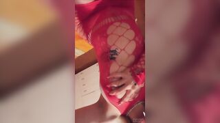 Biondina con belle tettone OF