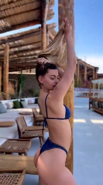 In bikini Biondina