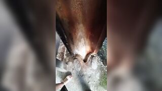 Napoletana si fa vedere a pisciare outdoor