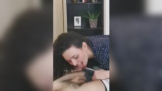 Ricciolina italiana lo succhia e cavalca il fidanzato Onlyfans