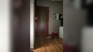 Zitta e succhiami il cazzo e le palle - Pompino con ingoio fidanzata in carne tettona