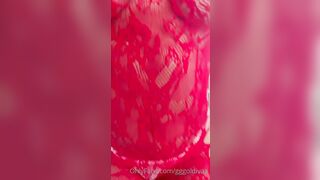 Goldiva Yeen italiana tettona in lingerie rossa