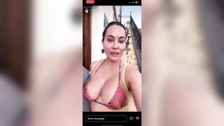 Paola Saulino Napoletana tettona in bikini