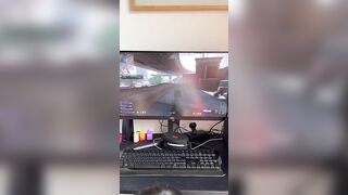 Il gioco è una merda Tu continua a succhiarmi il cazzo