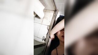 Mi sego guardandola e glielo metto in bocca