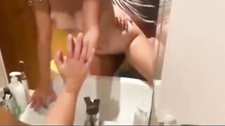 Sveltina in bagno fidanzati italiani