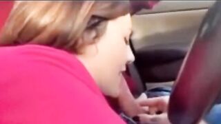 Posso registrarti e poi me lo riguardo? Pompino mentre guida in auto