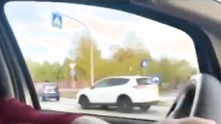 Posso registrarti e poi me lo riguardo? Pompino mentre guida in auto