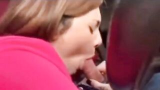 Posso registrarti e poi me lo riguardo? Pompino mentre guida in auto