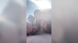 In tre troie spompinando amiche al mare che sborra