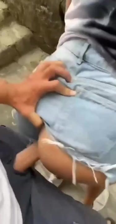 Lo scopo veloce all'aperto con gli short