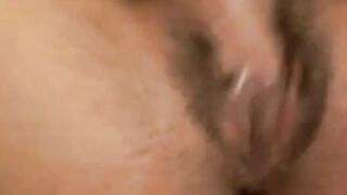 La mia fica ti sta aspettando,guarda come schiuma