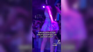 Chi è il fortunato che le ha palpato il culo? Tiktok