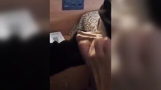 Tutto te lo succhio questo cazzo duro, che cappella grossa hai