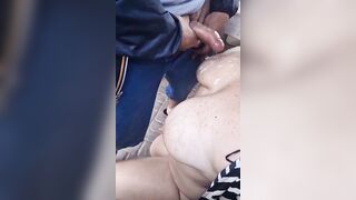 Moglie matura sborrata sulle tettone