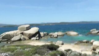 Beccata a masturbarsi sulla spiaggia in Gallura