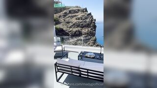 Mady in vacanza nuda nel letto palpata dal suo tipo