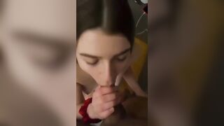 Bambolina mora lo succhia al suo ragazzo