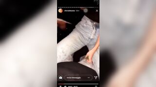 Sfera Ebbasta palpa le tette a Naomi Di Crescenzo in DIscoteca