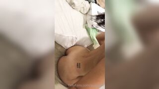 Biondina italiana OF nuda sul letto