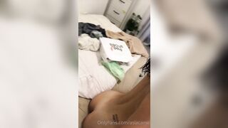 Biondina italiana OF nuda sul letto