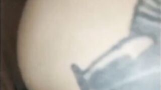 Filmata dal cornuto mentre il bull la incula in macchina e le viene in bocca