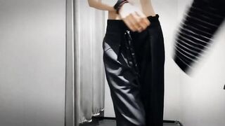 Spogliarello ragazza bionda italiana OF