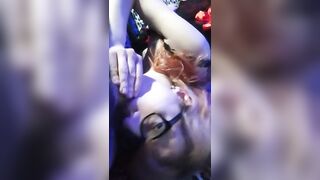 Pompa fidanzata italiana con occhiali