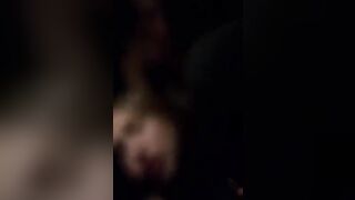 Le do un passaggio e me la scopo in macchina a pecorina SEI SOLO UNA PUTTANA