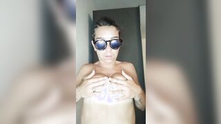 Gioco con le mie tette