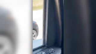 Beccati da camionista Lei gli fa un pompino in macchina