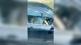 Beccati da camionista Lei gli fa un pompino in macchina