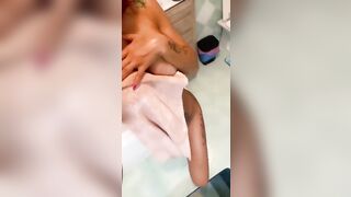 Milf rossa tettona in bagno dopo la doccia