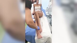 Fabrizio Corona con Antonella Fiordelisi - Ma ti fai depilare le dita dei piedi?