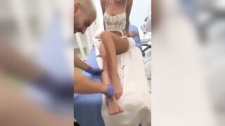 Fabrizio Corona con Antonella Fiordelisi - Ma ti fai depilare le dita dei piedi?