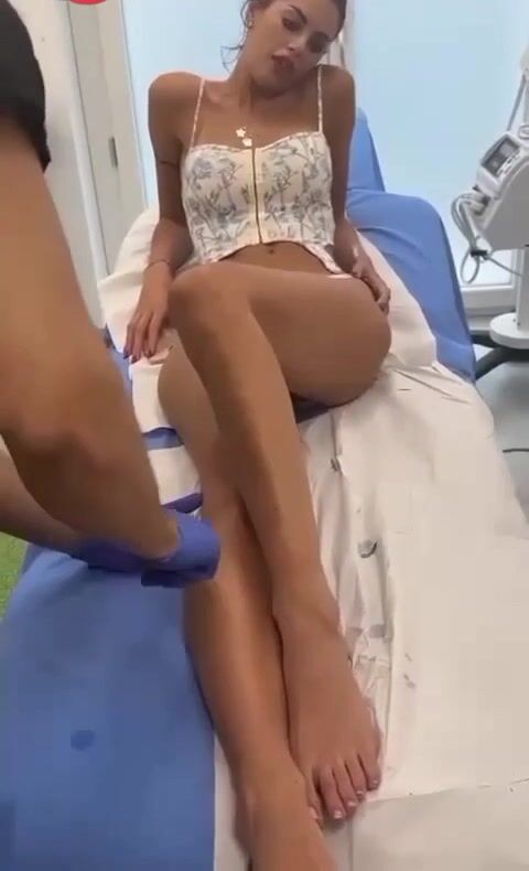 Fabrizio Corona con Antonella Fiordelisi - Ma ti fai depilare le dita dei piedi?