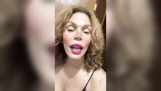 Mi inserisco il plug anale e do il controllo al mio tipo