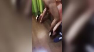 Mi scopo forte la sua donna mentre lui si sega